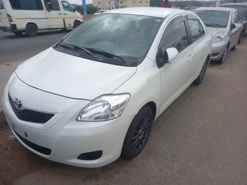 Toyota Belta   - 2011