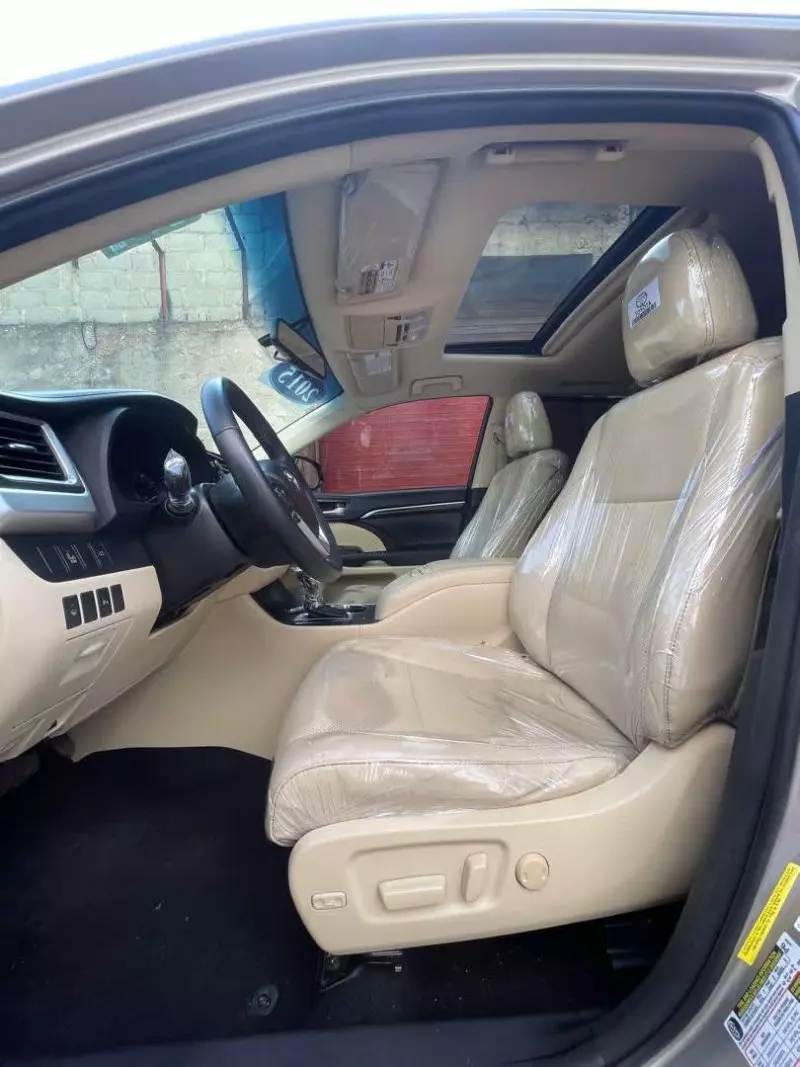 Toyota Highlander   - 2015