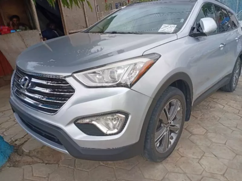 Hyundai Santa Fe   - 2015