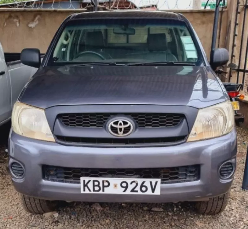 Toyota Hilux   - 2011