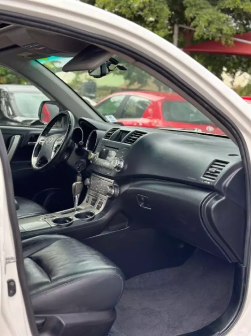 Toyota Highlander   - 2013