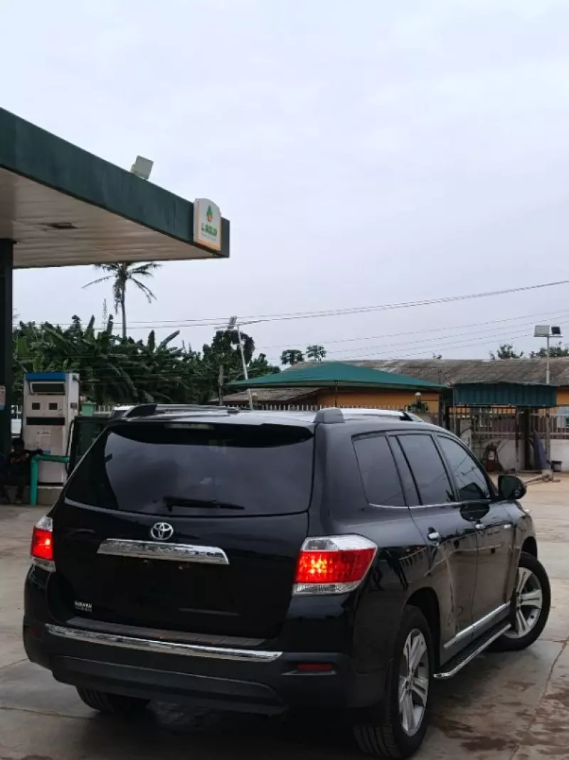 Toyota Highlander   - 2013