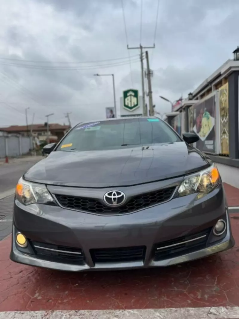 Toyota Camry   - 2014