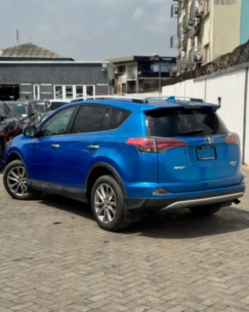 Toyota RAV4   - 2016