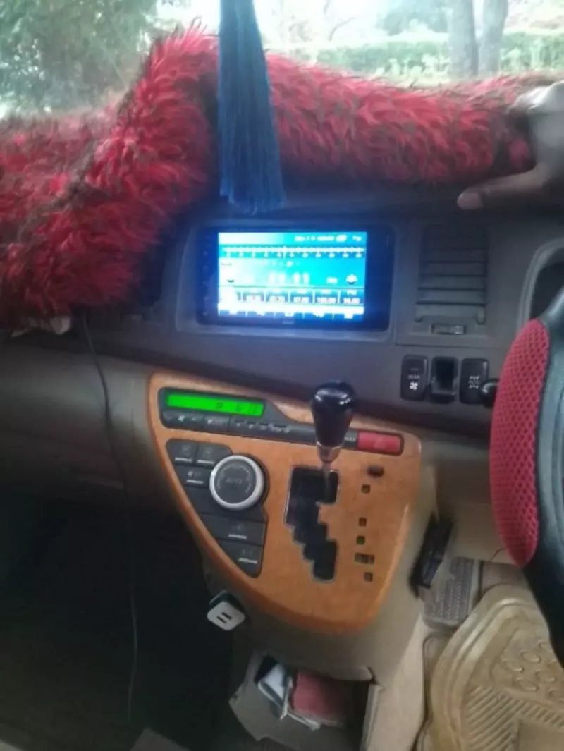 Toyota Isis    - 2009