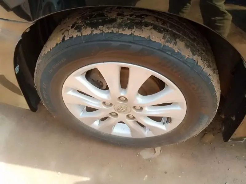 Toyota Noah   - 2012