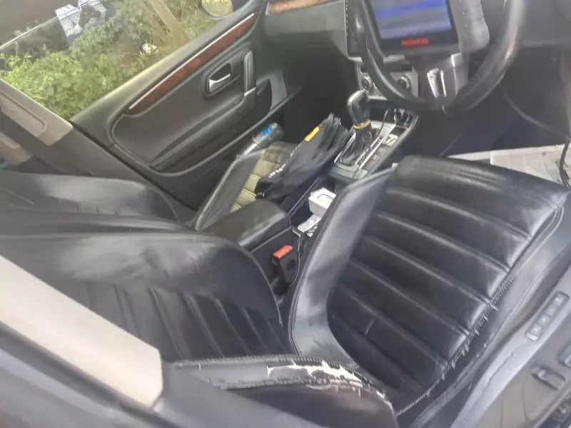 Volkswagen Passat   - 2012