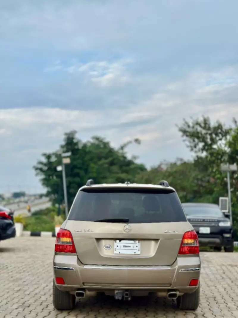 Mercedes-Benz GLK 350   - 2010