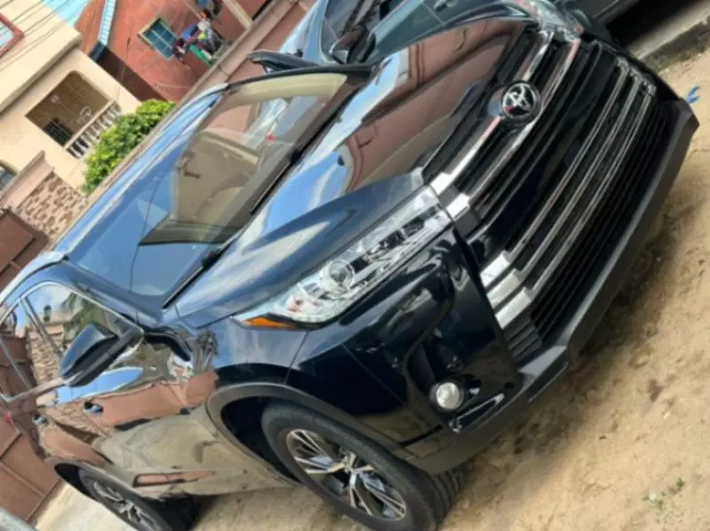 Toyota Highlander   -