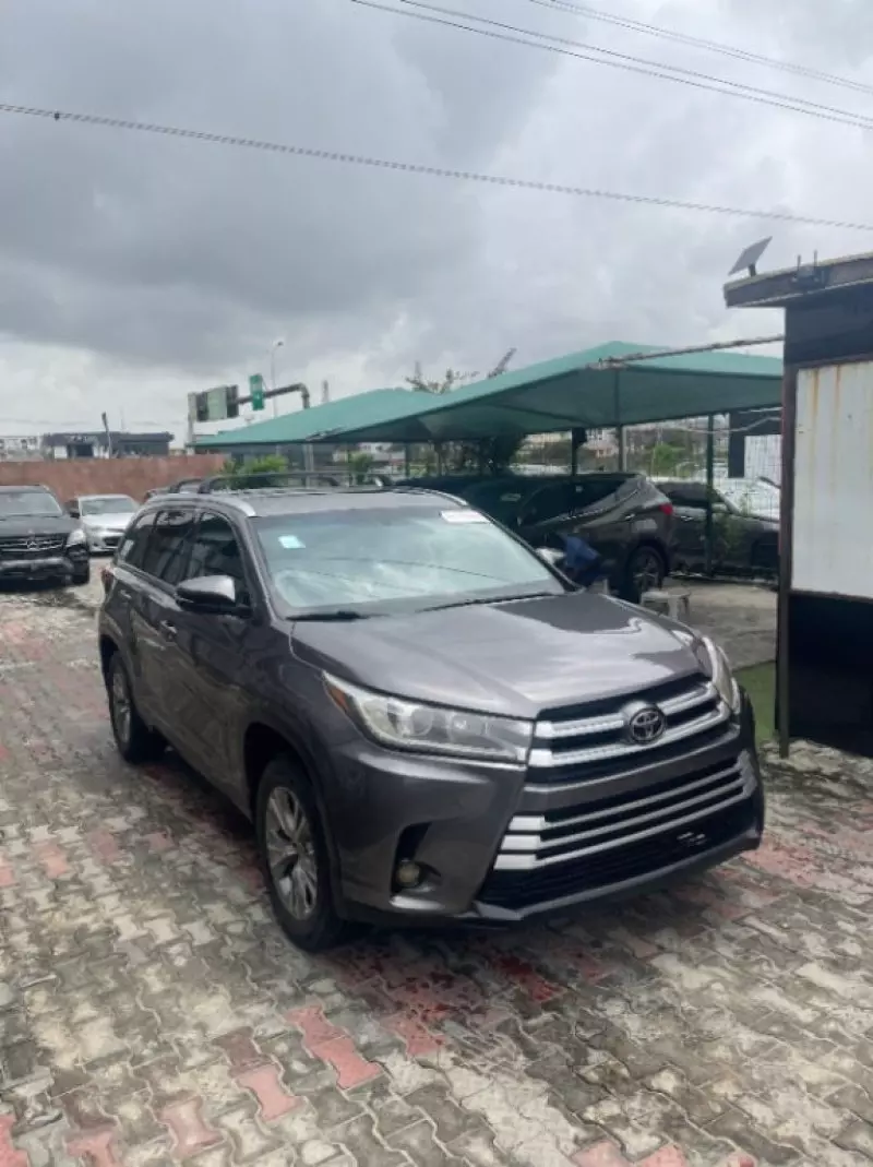 Toyota Highlander   - 2015