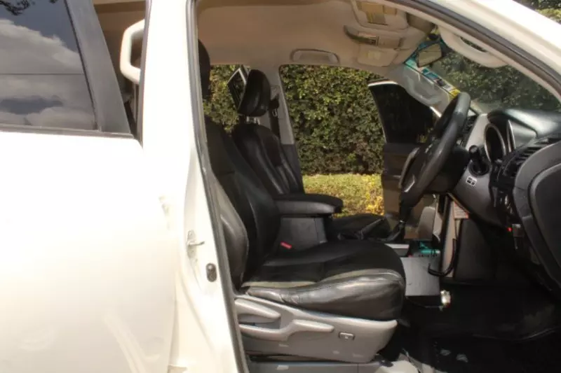 Toyota Land Cruiser   - 2011