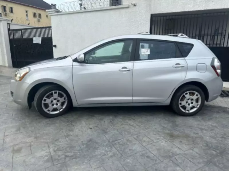 Pontiac Vibe   - 2009