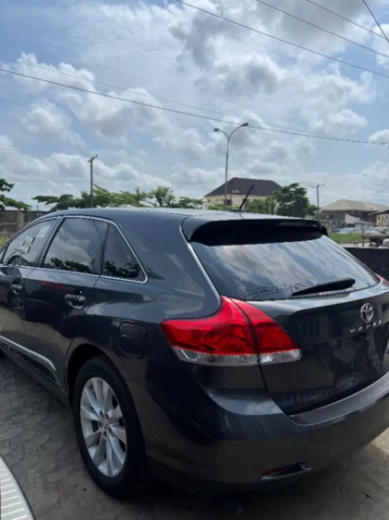 Toyota Venza   - 2011