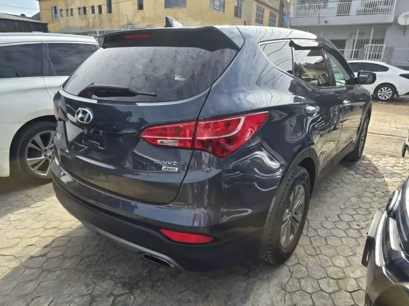 Hyundai Santa FE   - 2015