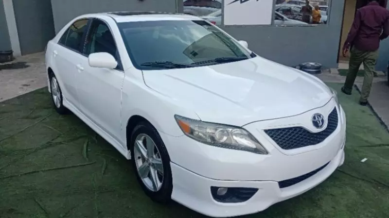 Toyota Camry - 2011