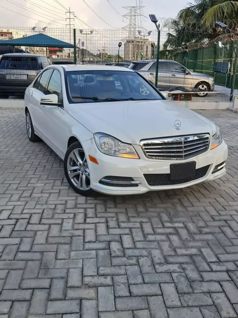 Mercedes-Benz C 300   - 2012