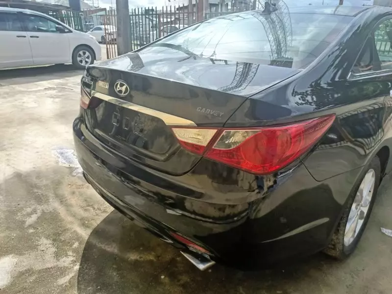 Hyundai Sonata   - 2011