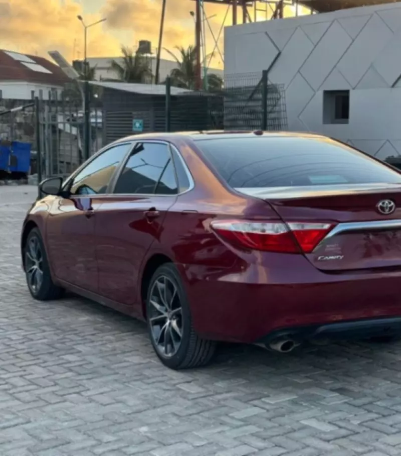Toyota Camry   - 2016