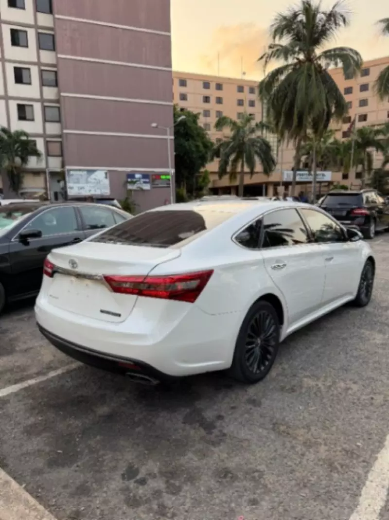 Toyota Avalon   - 2018