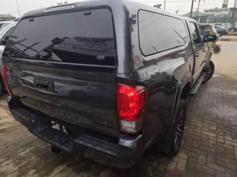 Toyota Tacoma   - 2017