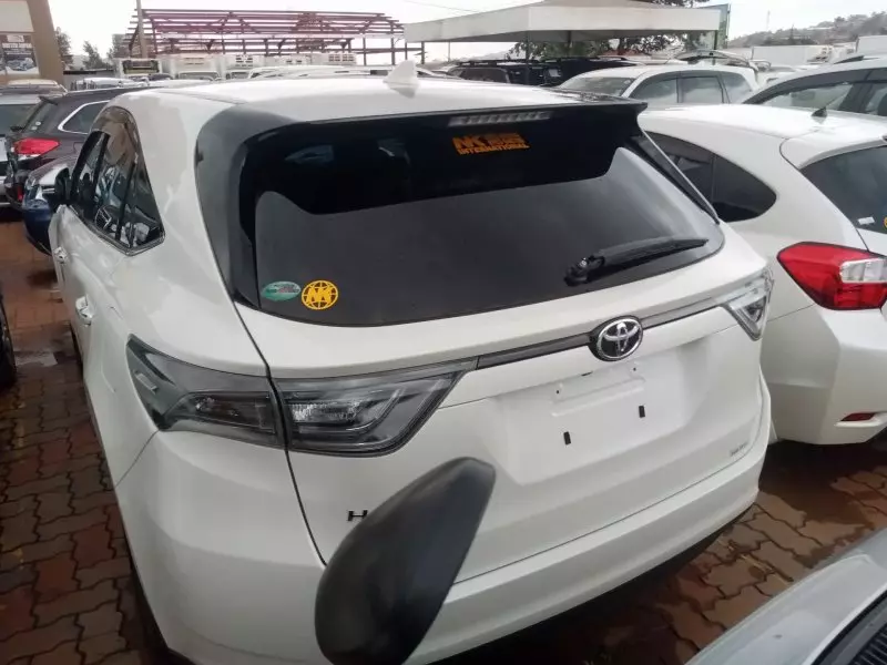 Toyota Harrier   - 2016