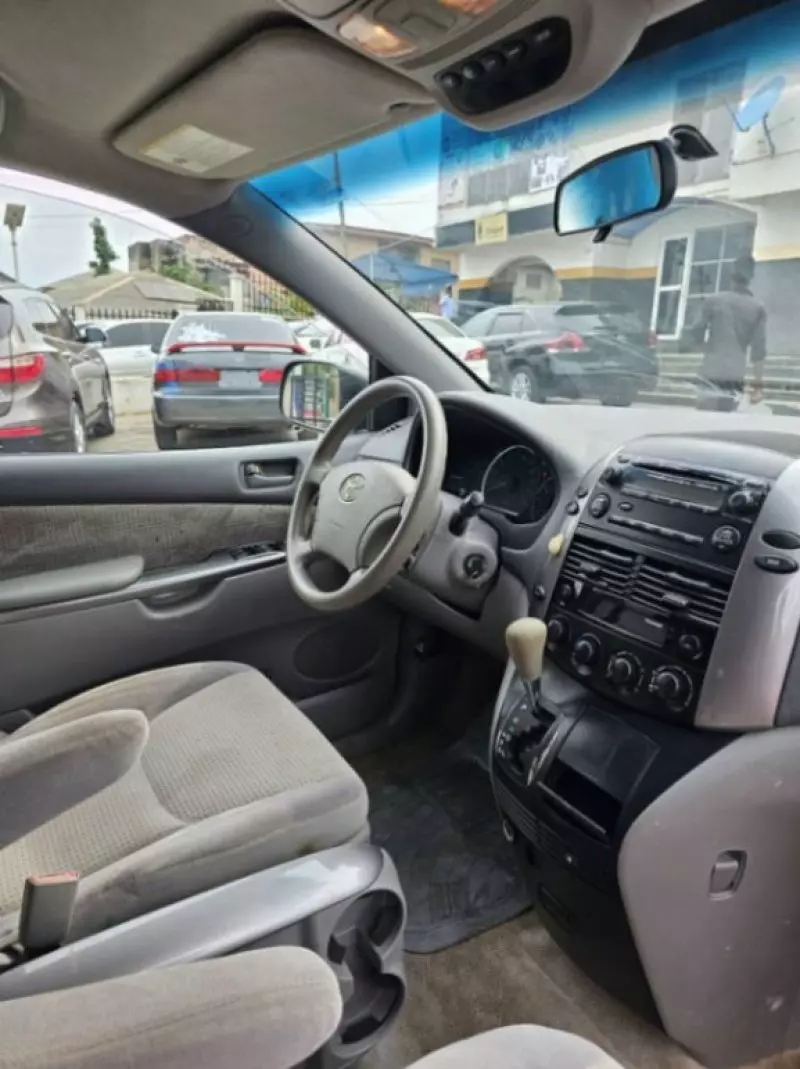 Toyota Sienna   - 2006
