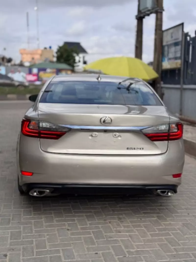 Lexus ES 350   - 2016