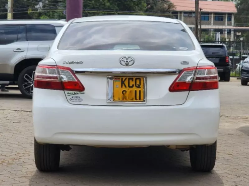 Toyota Premio    - 2011