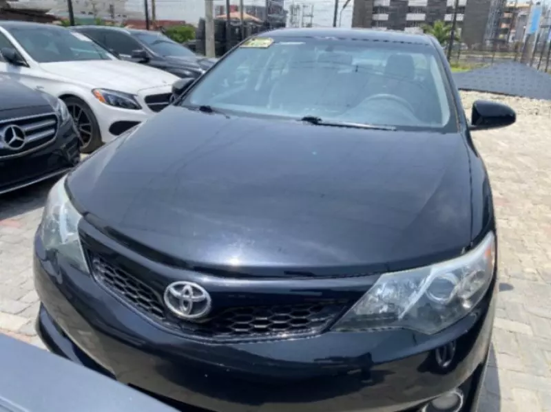 Toyota Camry   - 2012