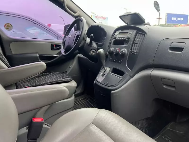 Hyundai H-1 Starex   - 2012