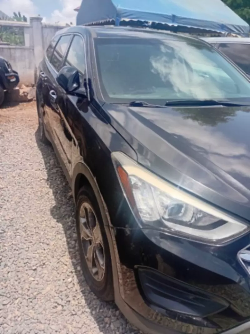 Hyundai Santa Fe   - 2013