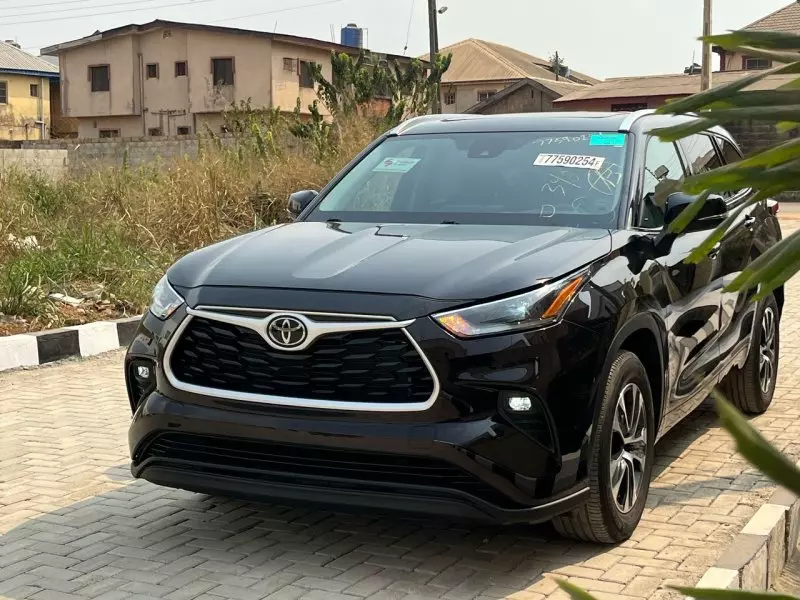 Toyota Highlander   - 2021
