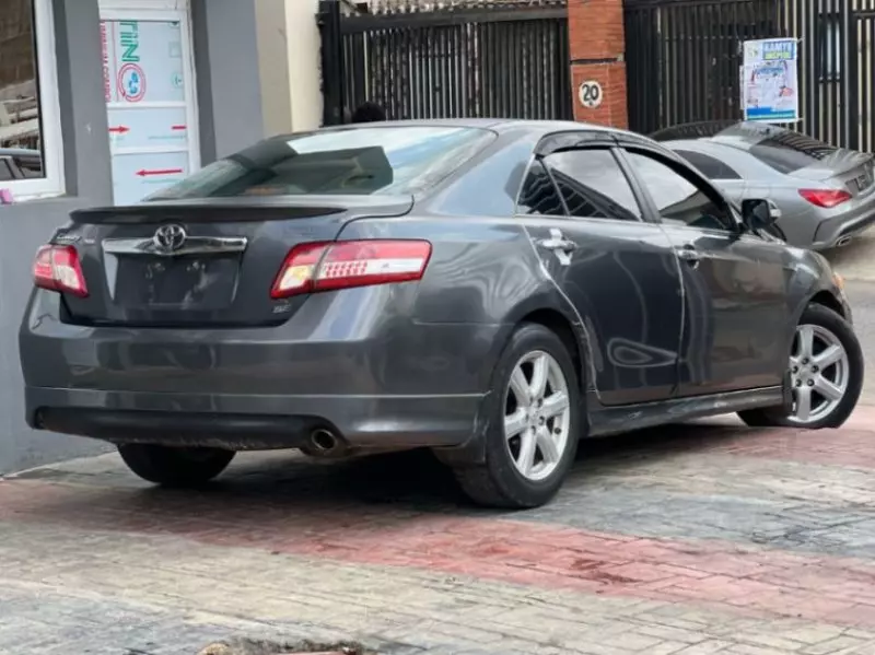 Toyota Camry   - 2009