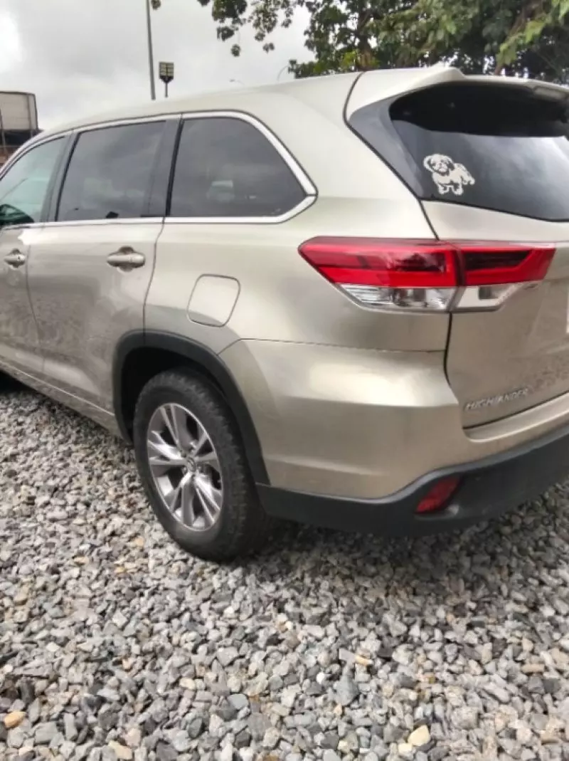 Toyota Highlander   - 2017