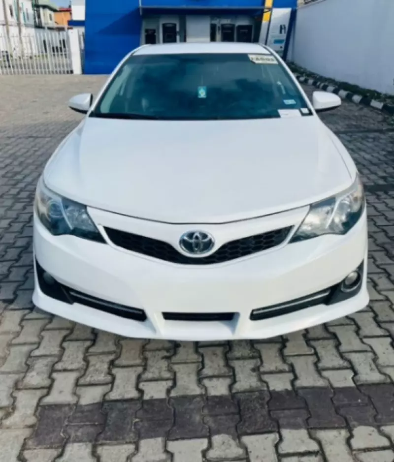 Toyota Camry - 2012