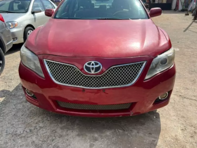 Toyota Camry   - 2011