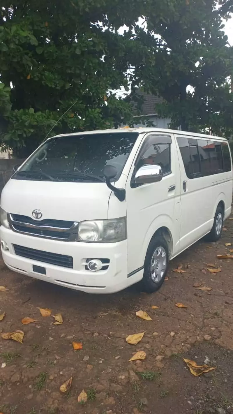 Toyota Hiace   - 2010