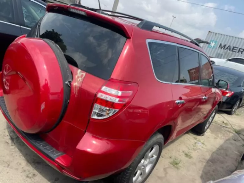 Toyota RAV 4   - 2010