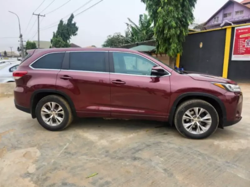 Toyota Highlander   - 2015