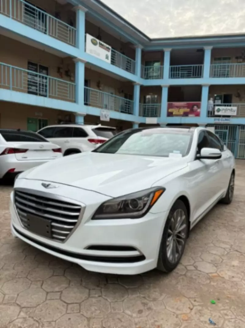 Hyundai Genesis - 2015