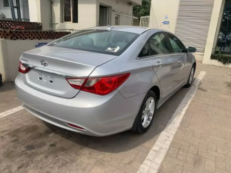 Hyundai Sonata   - 2013