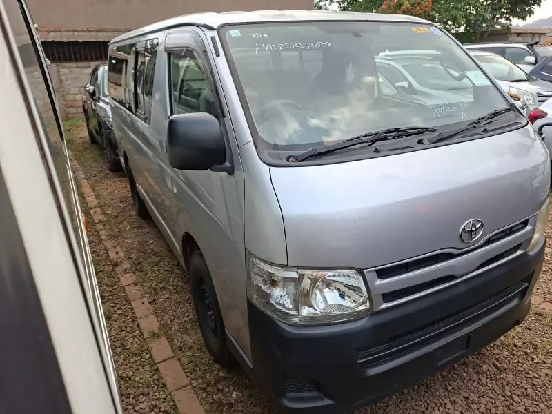 Toyota Hiace   - 2013