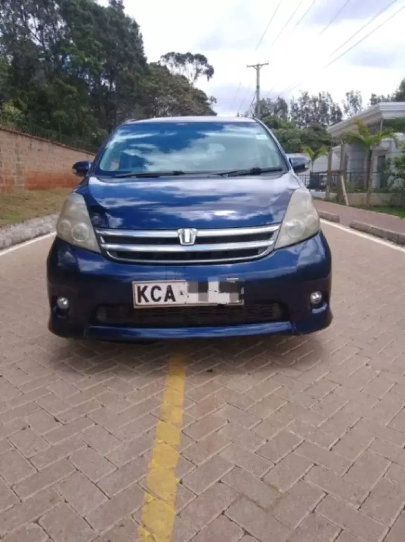 Toyota Isis    - 2007