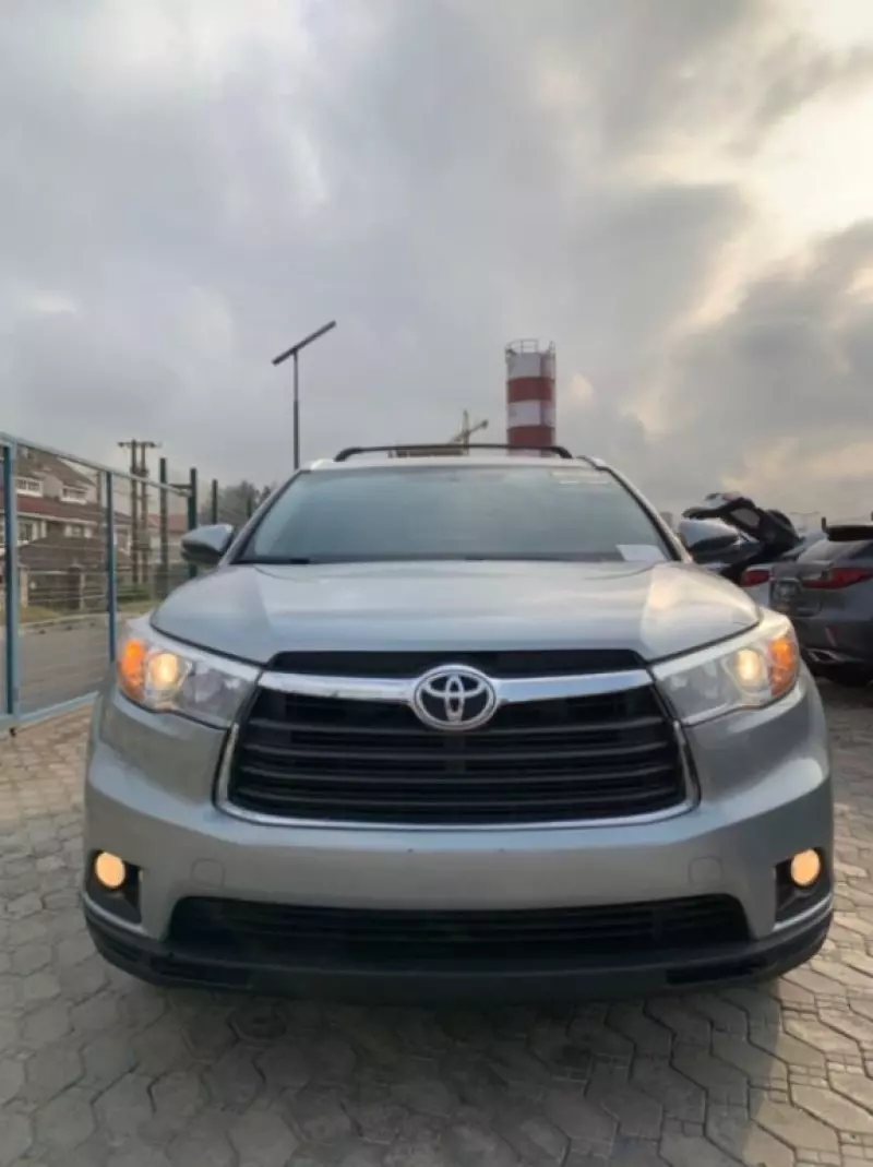Toyota Highlander   - 2016