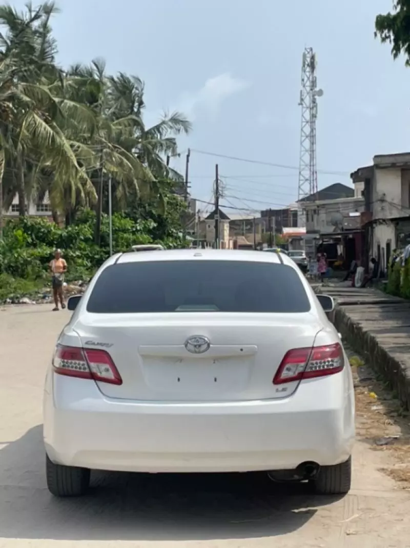 Toyota Camry   - 2010