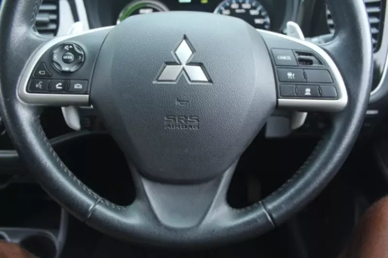 Mitsubishi Plug-in Hybrid Outlander   - 2015