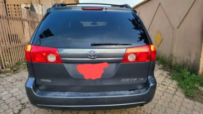 Toyota Sienna   - 2009