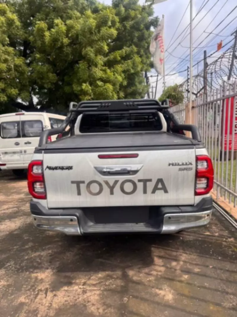 Toyota Hilux   - 2025