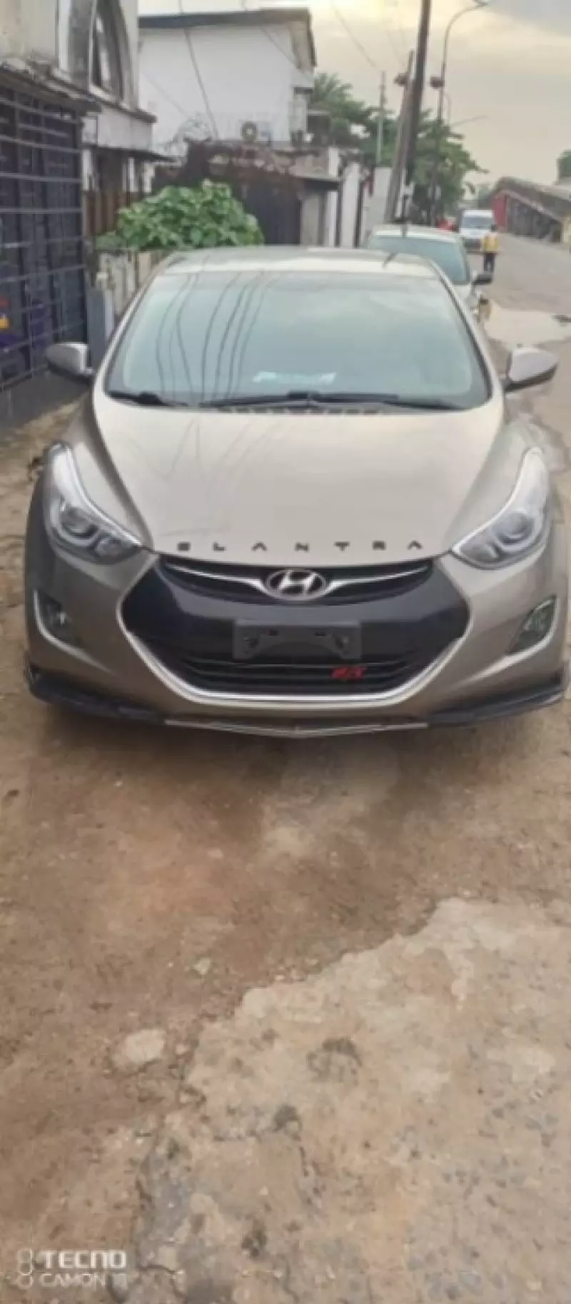Hyundai Elantra   - 2013