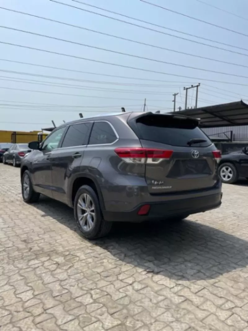 Toyota Highlander   - 2014